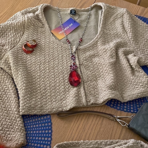 🧘♀️SOFT & Thick fabric so SOFT. Crop Top w/ Matching Shorts. BodyCon Sexy. 🎣 - Picture 10 of 12